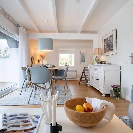 Am-hohen-ufer-reetdach-haus-nr-137-reetloft-1 Holiday home