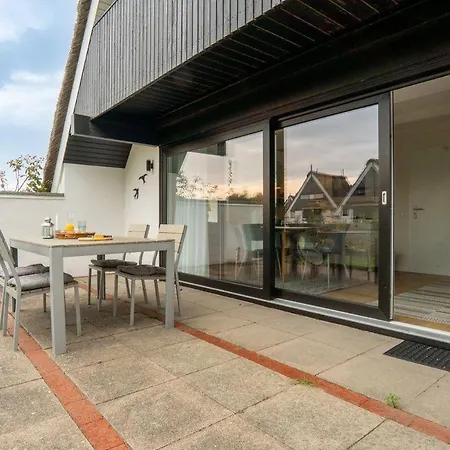 Am-hohen-ufer-reetdach-haus-nr-137-reetloft-1 * Grossenbrode