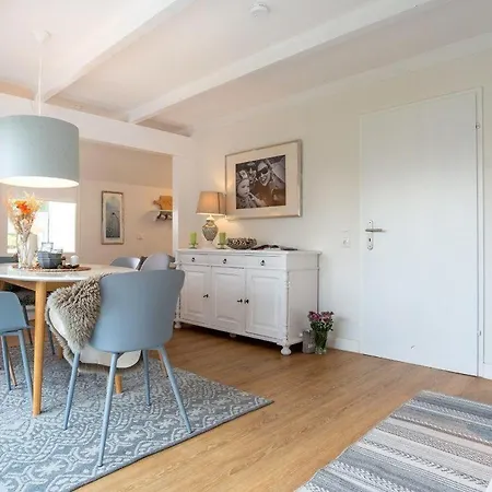 Am-hohen-ufer-reetdach-haus-nr-137-reetloft-1